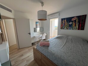 3 bedrooms, iron/ironing board, travel cot, free WiFi - In the mood for See & Sea (La Farlède)