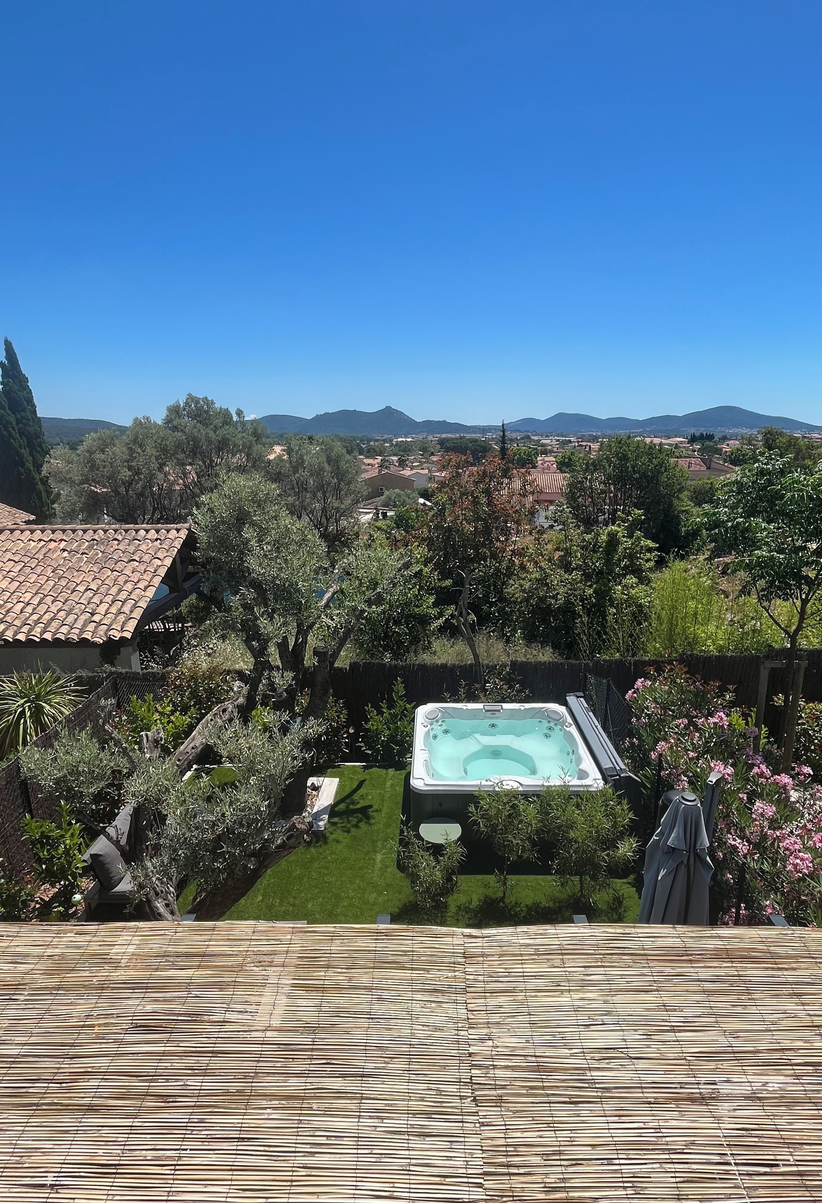 Bain à remous extérieur