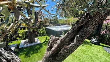 Bain à remous extérieur