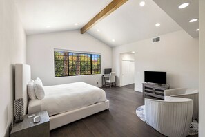 3 bedrooms, iron/ironing board, free WiFi