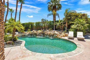 Unclassified image, 4 of 50, button