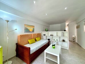 Junior Studio, Private Bathroom | Living area | 40-inch flat-screen TV with digital channels - Sky Sea Holidays Torremolinos Nogalera (Torremolinos)