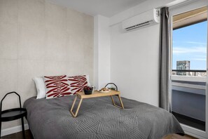 Iron/ironing board, free WiFi, bed sheets