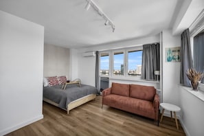 Een strijkplank/strijkijzer, gratis wifi, beddengoed