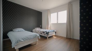 5 bedrooms, WiFi, bed sheets