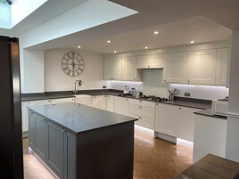 独立别墅 | 私人厨房 | 冰箱、微波炉、烤箱、炉灶