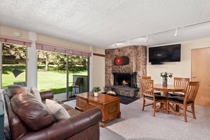 Condo (Lichenhearth 8) | Quang cảnh từ phòng