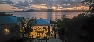 BEACHFRONT 5 BEDROOM VILLA–POOL, SOLAR, PRIVATE