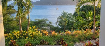 BEACHFRONT 5 BEDROOM VILLA–POOL, SOLAR, PRIVATE