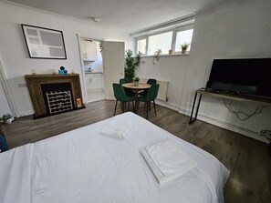 1 chambre, fer et planche à repasser, Wi-Fi gratuit, draps fournis