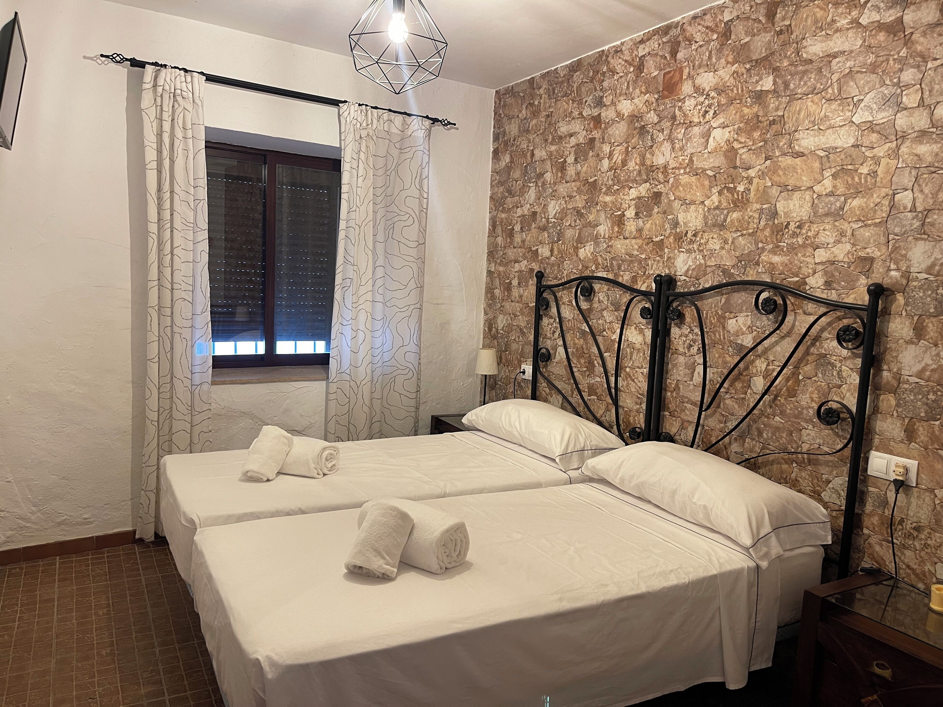 Double Room | Free WiFi, bed sheets