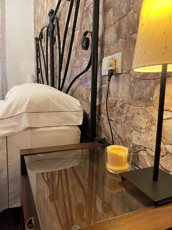 Double Room | Free WiFi, bed sheets