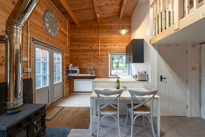 Walliswood Lodge - Rural Retreat - Newly converted, Wood Burner, Air Con, wi-fi