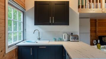 冰箱、微波炉、烤箱、炉灶