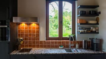 Fridge, microwave, oven, stovetop