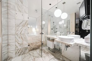 Jetted bath, hair dryer, towels, soap - 50th Floor High rise with 180° Strip Views + Open Balcony - No Resort Fees (Las Vegas)