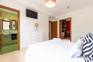 Relax in a spacious room with a large bed, flat-screen TV, and modern amenities.