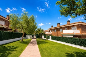 Property grounds - Villa ERA - Jacuzzi and Swimming Pool (Salou)