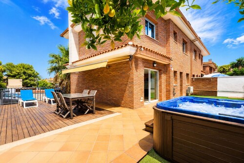 Villa ERA - Jacuzzi and Swimming Pool