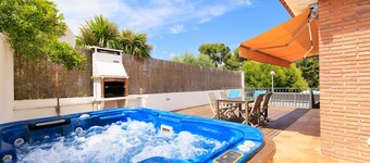 Villa ERA - Jacuzzi and Swimming Pool