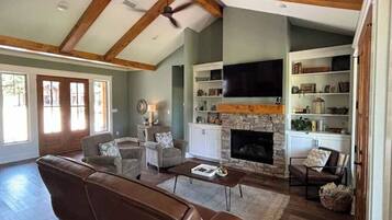Smart TV, fireplace, computer monitors, printers