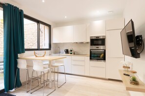 Fridge, microwave, oven, dishwasher - La Terrasse de Charles - Appt au calme avec terrasse (Nancy)