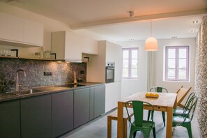 Kjøleskap, mikrobølgeovn, ovn og oppvaskmaskin