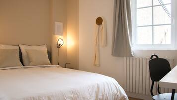 2 bedrooms, iron/ironing board, WiFi (free), bed sheets