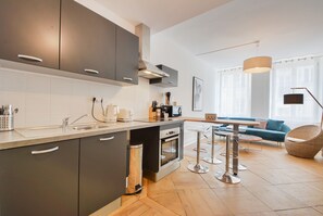 Fridge, microwave, oven, dishwasher - Le Superbe des Dominicains - (Nancy)