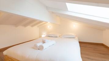 4 slaapkamers, een strijkplank/strijkijzer, gratis wifi, beddengoed