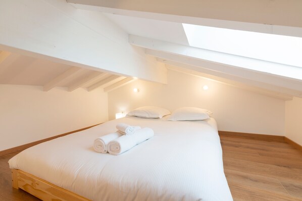 4 chambres, fer et planche à repasser, Wi-Fi gratuit, draps fournis