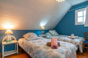 2 bedrooms, iron/ironing board, free WiFi