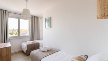 2 bedrooms, iron/ironing board, free WiFi, bed sheets