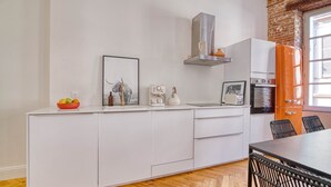 Coffee/tea maker, fridge, oven, dishwasher - Chez Pauline & Simon - Appt climatisé (Toulouse)