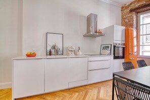 Coffee/tea maker, fridge, oven, dishwasher - Chez Pauline & Simon - Appt climatisé (Toulouse)