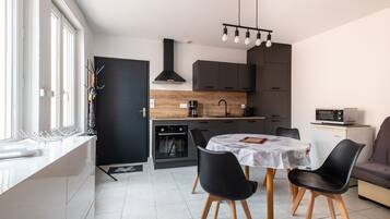 Réfrigérateur, micro-ondes, four, lave-vaisselle