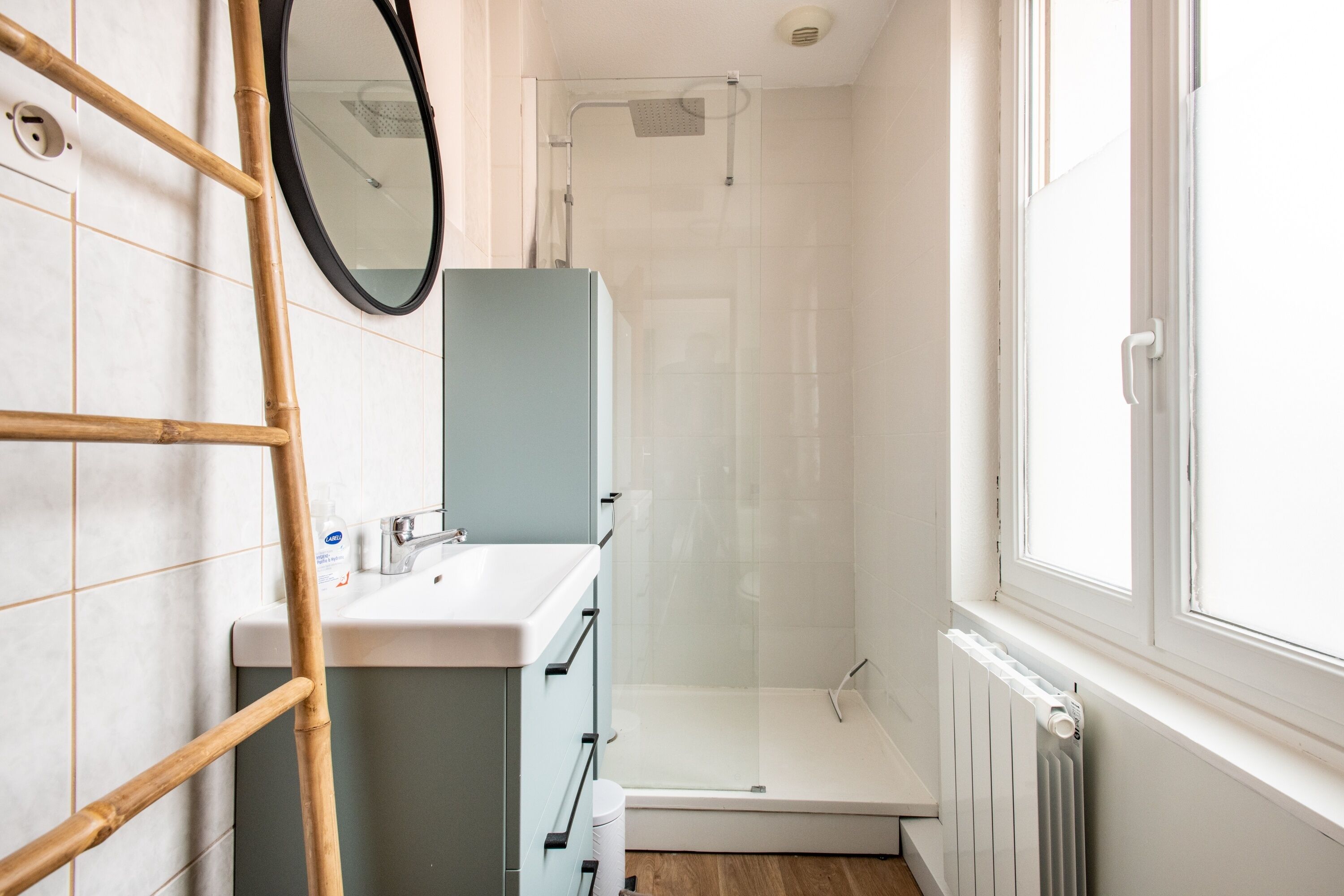 Sèche-cheveux, serviettes fournies