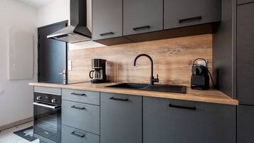 Réfrigérateur, micro-ondes, four, lave-vaisselle