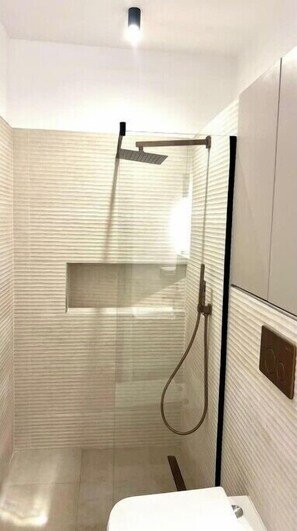 Bathroom - NIce Flat in Villa Near Old Town
 (București)
