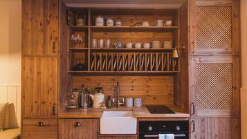 Rumah | Dapur pribadi | Lemari es, oven, kompor, dan mesin pencuci piring