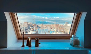 Interior - Design house overlooking harbor, 5-minute walk from the beach (Den Haag)