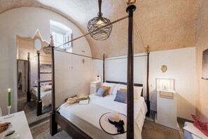 3 slaapkamers, een strijkplank/strijkijzer, gratis wifi, beddengoed