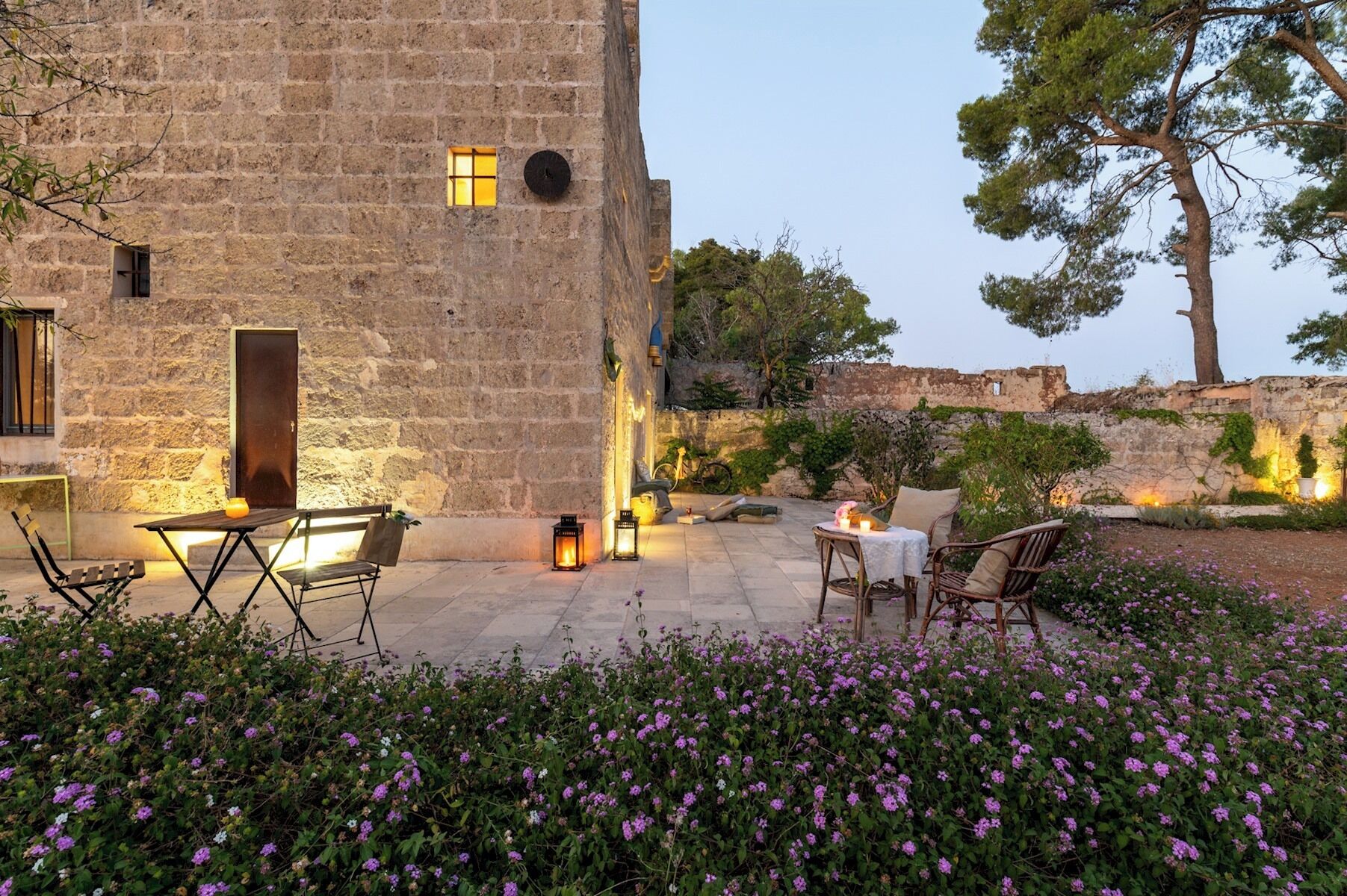 屋外ダイニングエリア