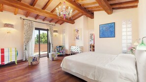 5 habitaciones, tabla de planchar con plancha y wifi gratis 