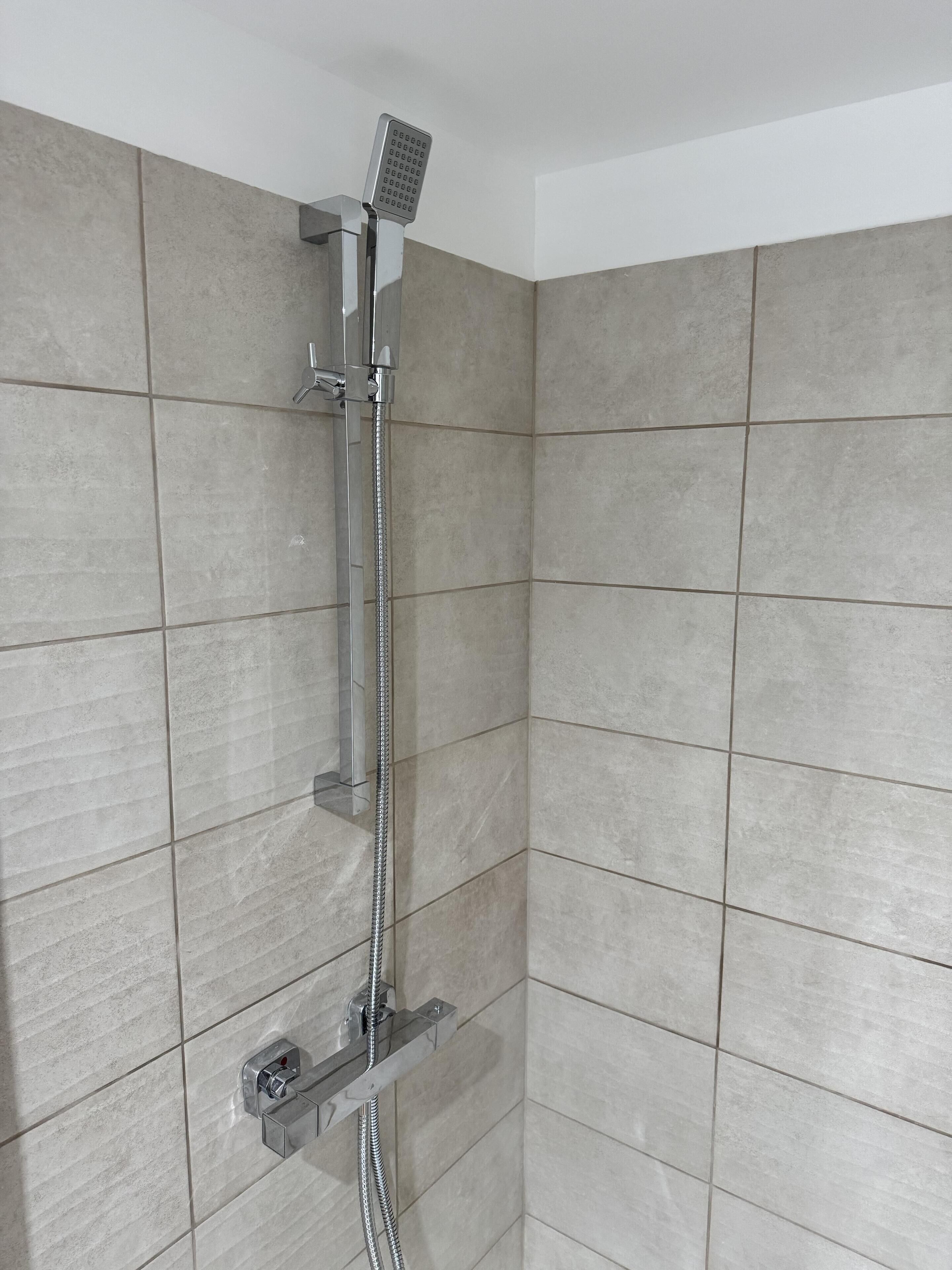 Shower, towels
