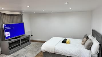 Studio | Iron/ironing board, free WiFi, bed sheets