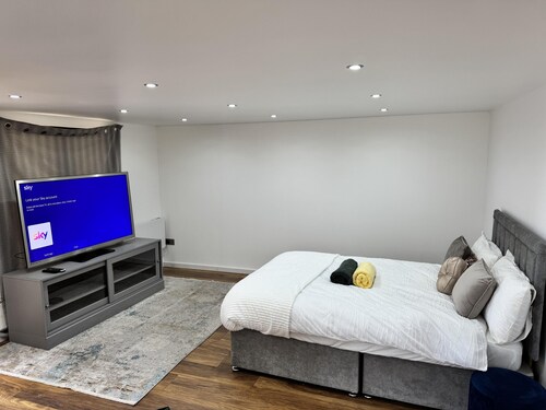 Cozy Studio - Near Stadium - Free Parking