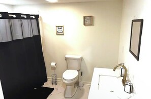 Asciugacapelli, asciugamani, sapone, shampoo