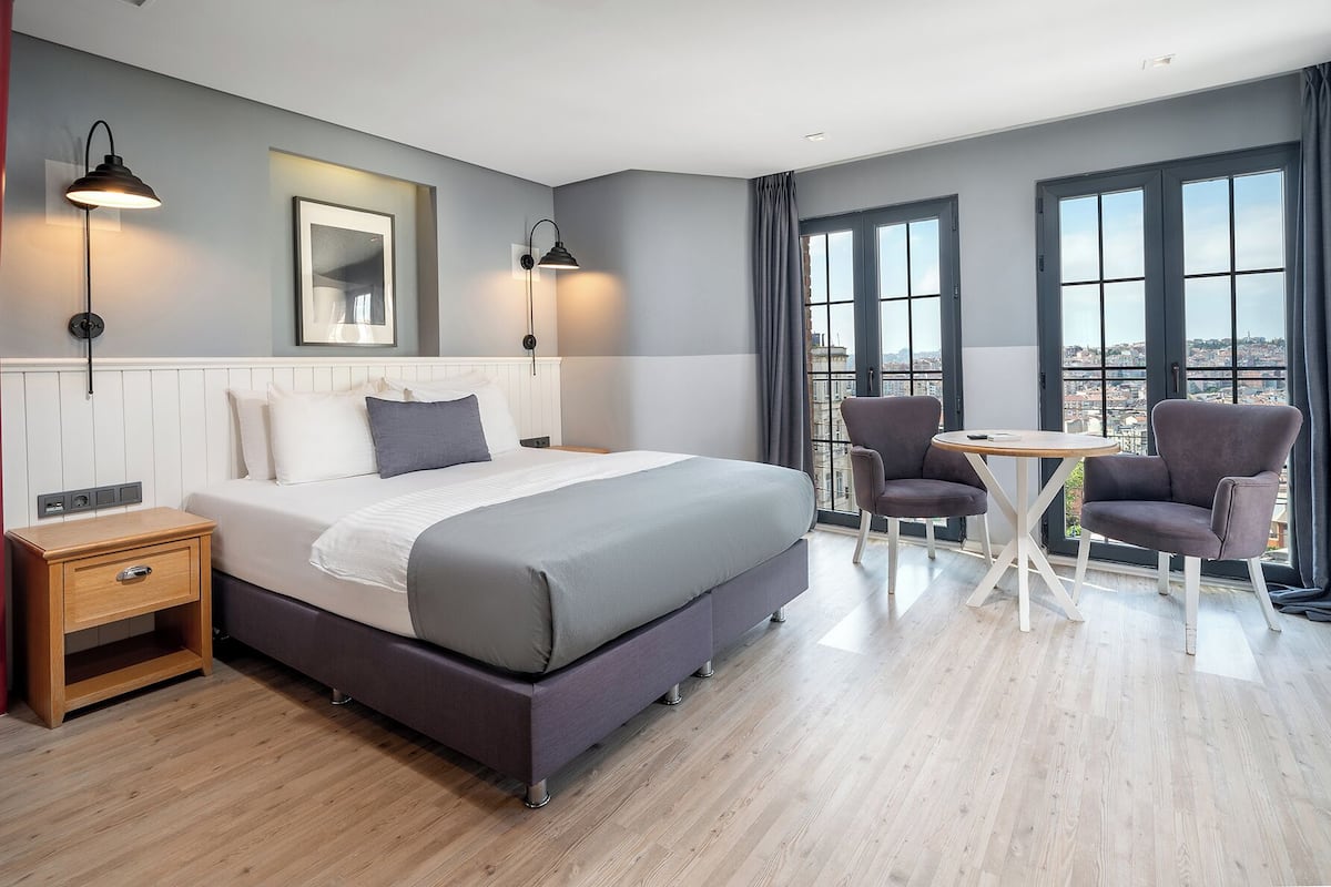 1 bedroom, Egyptian cotton sheets, premium bedding, Tempur-Pedic beds