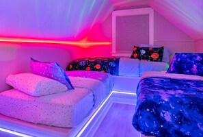 4 bedrooms, desk, iron/ironing board, travel cot
